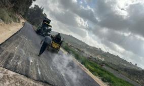 طولكرم: البدء بتعبيد المقطع الأول من شارع الأحراش مقابل مخيم نور شمس 