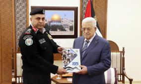 الرئيس عباس يتسلم التقرير السنوي للدفاع المدني لعام 2025