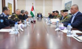 الشيخ يعقد اجتماعا أمنيا بحضور رئيس الوزراء وكبار المسؤولين لبحث المستجدات السياسية والأمنية