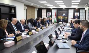 الحكومة توضح مصير رواتب الموظفين في فلسطين ضمن موازنة الطوارئ لعام 2026