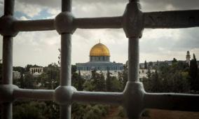 الاحتلال يسلم مقدسيا قرار إبعاد عن المسجد الأقصى