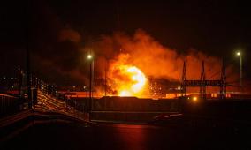 4 قتلى بغارة على منزل في بغداد وهجمات صاروخية على السفارة الأميركية