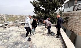 الاحتلال يجبر مقدسيا على هدم جزء من منزله ذاتيا في بلدة صور باهر