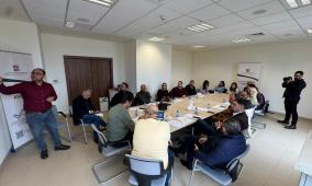 لجنة الانتخابات تبحث تعزيز التوعية والتغطية الإعلامية في لقاءات مع كُتّاب ومحللين وإعلاميين