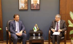 بسيسو يبحث مع القنصل الإيطالي تعزيز التعاون في مجالات الطرق والبنية التحتية وإعادة الإعمار