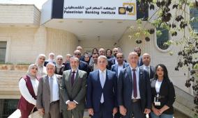 المعهد المصرفي الفلسطيني يُخرّج دبلوم التحكيم المالي والمصرفي