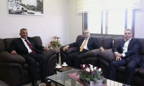 سمحان يبحث مع جهاز الإحصاء ووزارة المالية والتخطيط تعزيز التعاون في القضايا المشتركة