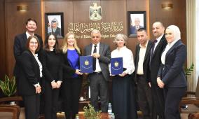 فلسطين وبريطانيا توقعان مذكرة لتعزيز التعاون بمجال التعليم العالي والبحث العلمي