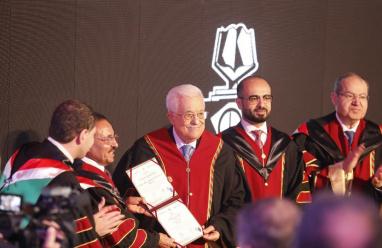 الجامعة العربية الأمريكية تمنح الرئيس محمود عباس شهادة الدكتوراة الفخرية في العلوم الإنسانية