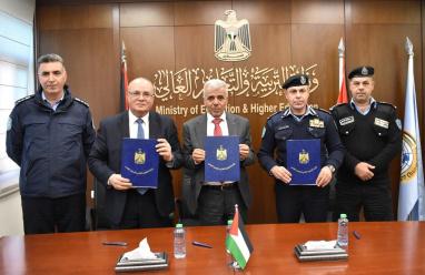 "التعليم العالي" ترعى اتفاقية بين القدس المفتوحة والشرطة بشأن تعليم نزلاء مراكز الإصلاح والتأهيل