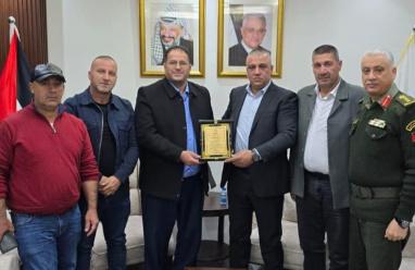 اللواء ناصر البوريني يستقبل رئيس وأعضاء بلدية الظاهرية