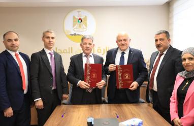 وزارة الحكم المحلي وهيئة مكافحة الفساد توقعان مذكرة تفاهم مشتركة