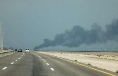 السعودية: توقف عمليات في منشآت طاقة وانخفاض الإنتاج 600 ألف برميل يومياً إثر هجمات إيرانية