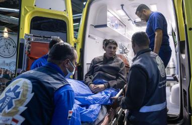 كوادر طبية متخصصة على مدار الساعة لإنقاذ الأرواح ورعاية مرضى غزة في المستشفى الإماراتي العائم