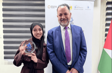 طالبة جامعة بيرزيت جنات جمال تفوز بالمركز الأول في فئة الباحثة بجائزة "المياه والمرأة"