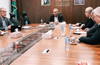 قطامي يعقد اجتماعا موسعا مع ممثلين المؤسسات والهيئات في نابلس