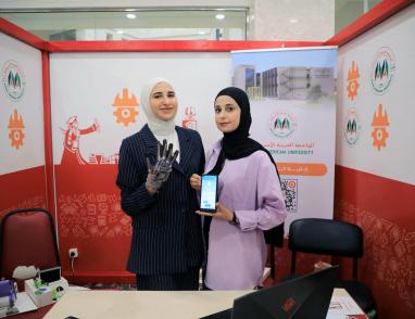 القفاز الذكي الناطق يمكن الصم والبكم من التواصل