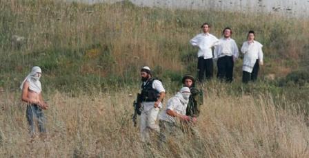 مستوطنون يهاجمون المزارعين في المغير شمال شرق رام الله