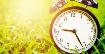 الحكومة تعلن موعد بدء التوقيت الصيفي في فلسطين 2026