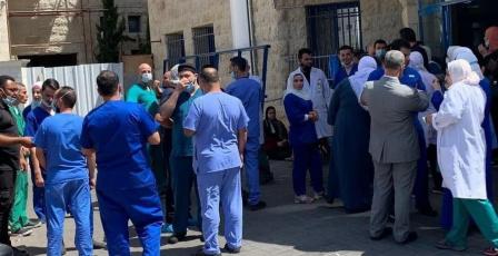 نقيب التمريض لراية: لن نحجب الخدمة عن المواطنين ونطالب برواتب كاملة للعاملين في القطاع الصحي