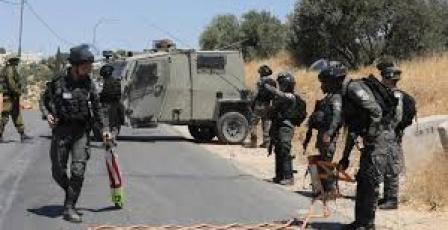 الاحتلال ينصب حاجزين عسكريين شرق رام الله