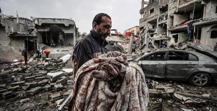 ثلاثة شهداء بقصف الاحتلال مخيم النصيرات وجباليا