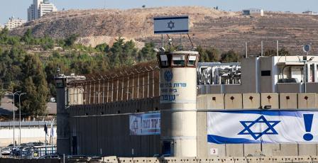 9300 معتقل في سجون الاحتلال بينهم 56 معتقلة و350 طفلا