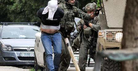 الاحتلال يعتقل 5 مواطنين في بيت جالا