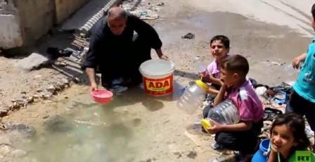 تقرير خاص| محمود شحدة... ستيني من غزة يقاوم المرض والماء الملوث في خيمة النزوح