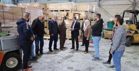 رئيس سلطة الطاقة يشرف على استلام مواد كهربائية لإعادة اعمار قطاع الطاقة في غزة