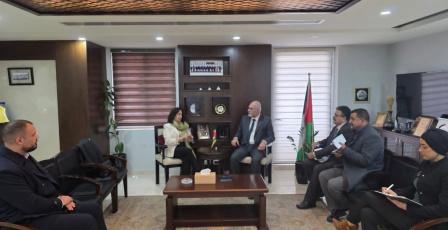 وزير الزراعة يبحث مع سفيرة فلسطين لدى تشيلي تفعيل مذكرة التفاهم الزراعية المشتركة