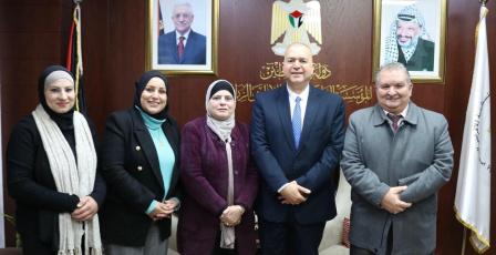 المؤسسة الفلسطينية وطاقم شؤون المرأة يبحثان دعم المشاريع النسوية في المناطق المهمشة
