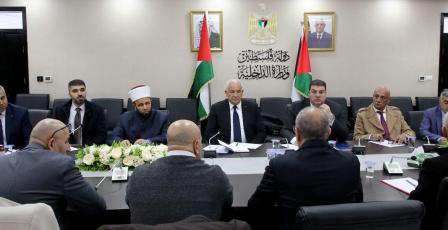 "الداخلية" تعقد لقاء مع القائمين على مبادرة "حقنا… الجسر 24/7" لمتابعة ملف معبر الكرامة