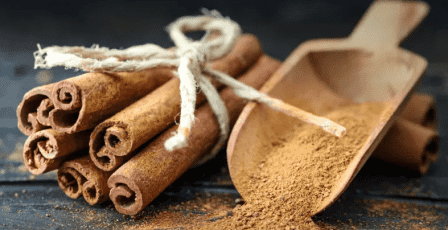 القرفة وجوزة الطيب.. أيهما أفضل لضبط سكر الدم؟