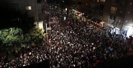 الآلاف يشاركون في مسيرة ضد الجريمة وتواطؤ الشرطة الإسرائيلية بتل أبيب