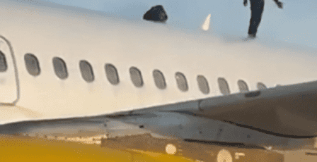 تأخر رحلة سفر بسبب "رقصة" على سطح الطائرة