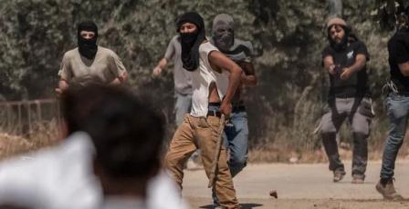 إصابة مواطن ونجله بجروح في هجوم للمستوطنين جنوب الخليل