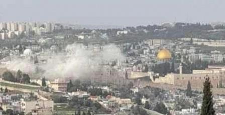 سقوط شظايا صاروخ إيراني قرب المسجد الأقصى