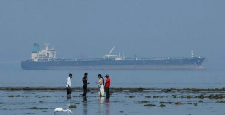 المصافي الهندية والآسيوية تتأهب لاستئناف شراء النفط الإيراني بضوء أخضر أميركي