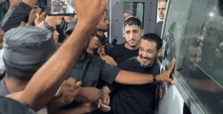 وصول 11 أسيرا إلى مستشفى شهداء الأقصى وسط قطاع غزة