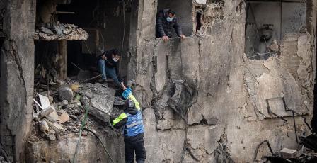 قصف على لبنان وحزب الله يطلق قذائف صاروخية