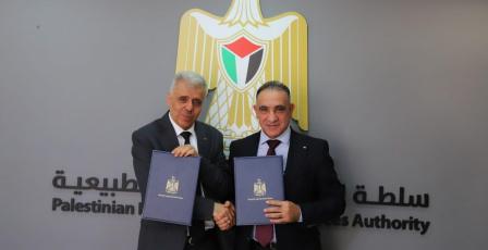 "التربية" وسلطة الطاقة توقعان اتفاقية تعاون لتعزيز مشاريع الطاقة المتجددة في المدارس  