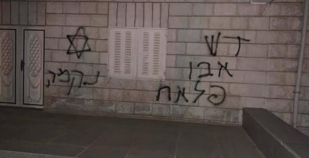 بالفيديو والصور| مستوطنون يحرقون منزلا ومركبة في بلدة ترمسعيا