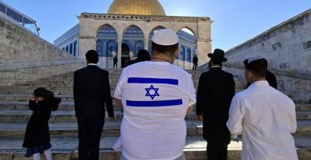 عشرات المستعمرين يقتحمون المسجد الأقصى ويؤدون طقوسا تلمودية