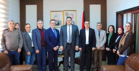 الأحمد يؤكد أهمية تعزيز التعاون لدعم قطاع الخدمات اللوجستية