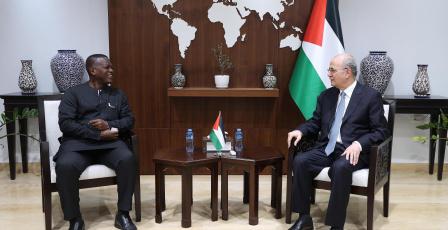 مصطفى يبحث مع رئيس اتحاد كُتَّاب عموم أفريقيا تعزيز دعم الكُتَّاب والأُدباء والمثقفين للرواية الفلسطينية وقضيتنا العادلة