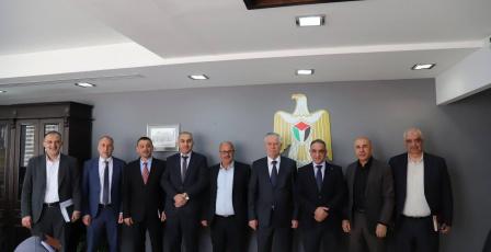 توجه حكومي لتوسيع استخدام الطاقة المتجددة في المنشآت الصناعية لخفض تكاليف الإنتاج