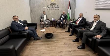 وزير الصناعة يؤكد أهمية دعم صمود القطاع الصناعي في العاصمة القدس