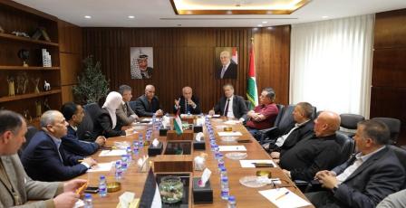 وزير الاقتصاد الوطني يبحث مع الفعاليات الاقتصادية في جنين الوضع الاقتصادي في المحافظة