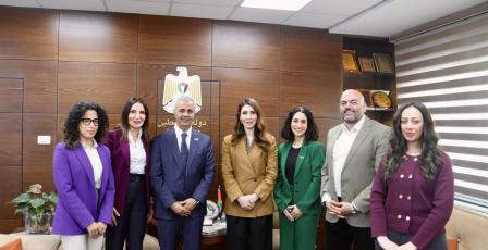 وزارة العمل والبنك العربي يؤكدان أهمية توسيع التعاون لدعم سوق العمل